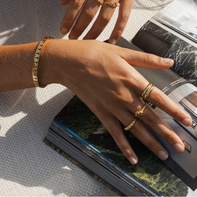 STEEL BRACELET WITH HEARTS