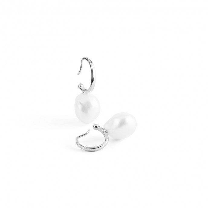 SILVER HOOPS WITH PEARLS