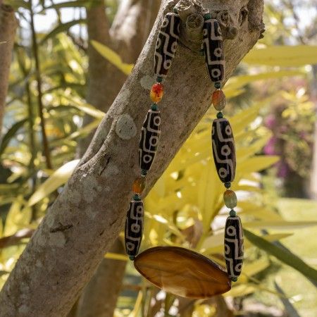 COLLAR CON PIEDRAS NATURALES